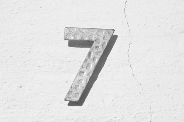 Number seven on old wall — Stock Photo, Image