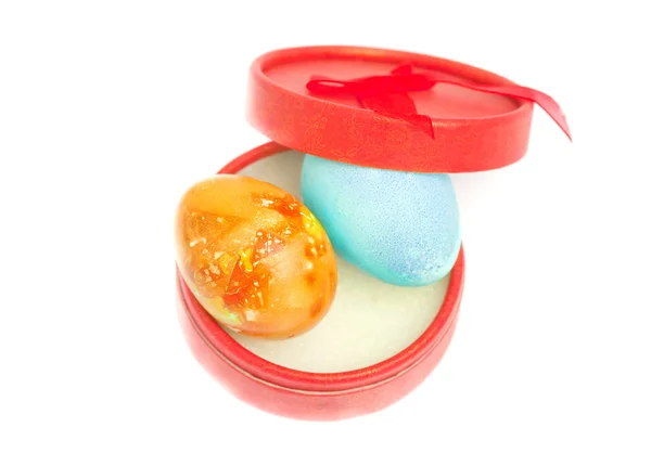 Red round box with two Easter eggs — Stock Photo, Image