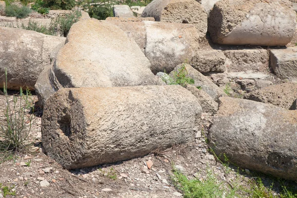 Ruinas de columna antigua —  Fotos de Stock