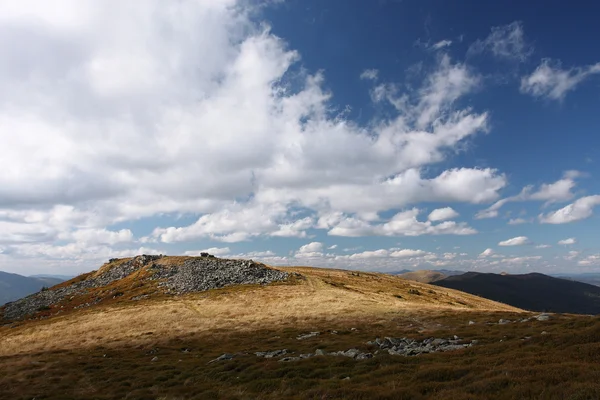 Clouds over the top of the mountain — Stock Photo, Image