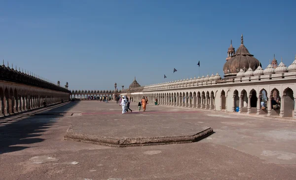 Binnen de oude mughal complex van bara imambara — Stockfoto