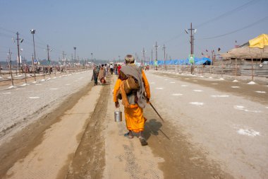 hindu tapan kumbh mela sırasında Sangam için acele