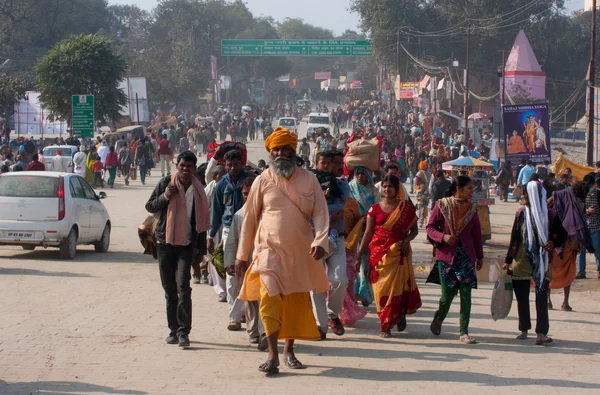 Multidão da correria hindu para o maior festival do mundo — Fotografia de Stock