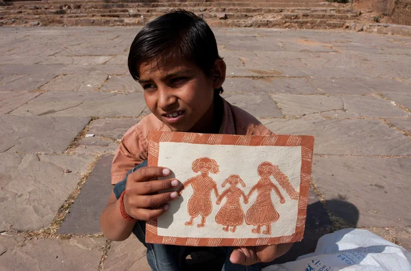 Boy shows his naive drawing of the happy family — Stock Photo, Image