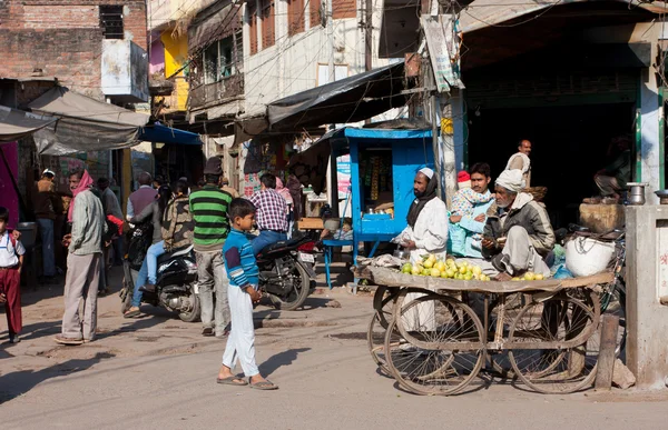 Street seller of guava fruits in the crowd of asian — Stock Photo, Image