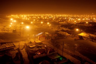 gece boyunca büyük Hint Festivali kumbh mela dev kamp