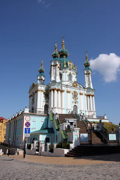 Oude orthodoxe kerk op de heldere dag — Stockfoto