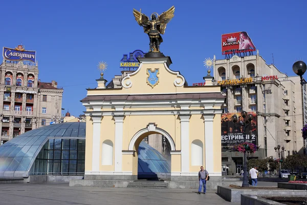 Ворота Архангела Михайлівського на Майдані Незалежності в Києві Стокове Фото