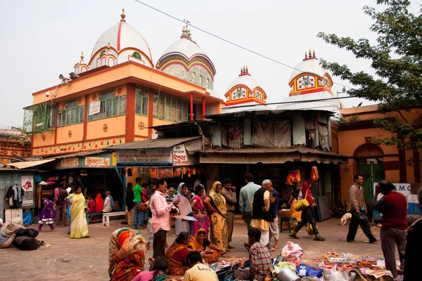 Turister och besökare av berömda kali temple — Stock fotografie