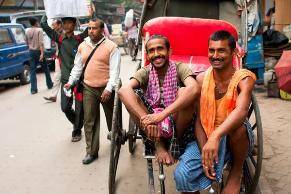 Two workers of hand-pulled rickshaw smile — Stock Photo, Image