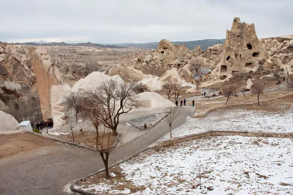 Krajina s jeskyně kostelů v goreme muzeum v přírodě — Stock fotografie