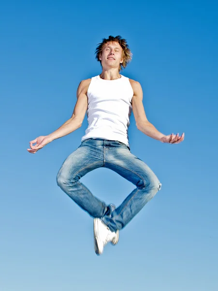 空のロータス ポーズのヨガ瞑想の男 — ストック写真