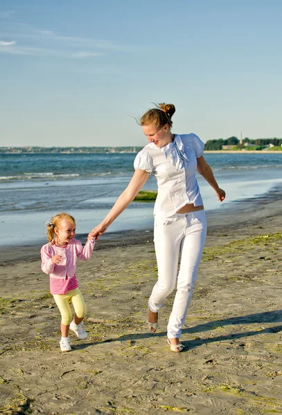 Mother and daughter having fun near the sea — Stock Photo, Image