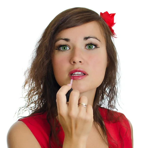 Retrato de una joven con lápiz labial. De cerca. Aislado sobre blanco — Foto de Stock