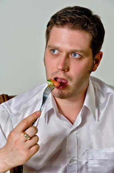 Handsome man eating salad. Close up — Stock Photo, Image