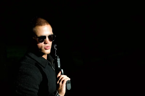 Portrait of young man with gun — Stock Photo, Image