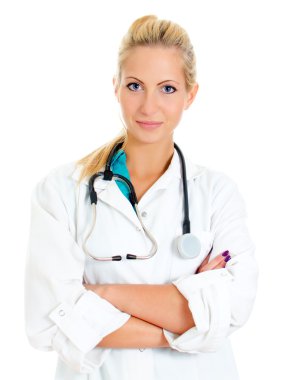 çapraz kolları olan genç kadın doktor. beyaz izole