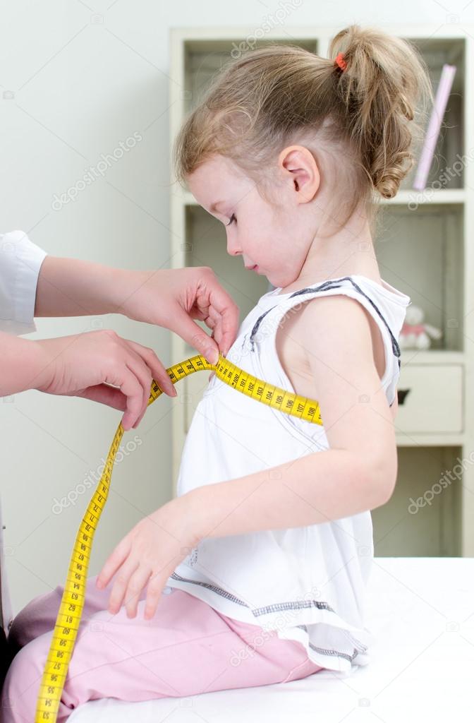 Pediatrician measuring toddler