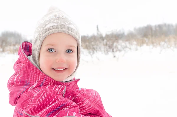 Portrait of cute little girl on winter park background — Stock Photo, Image