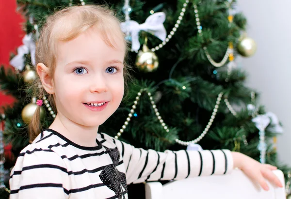 Portrait of a cute little girl on christmas background — Stock Photo, Image