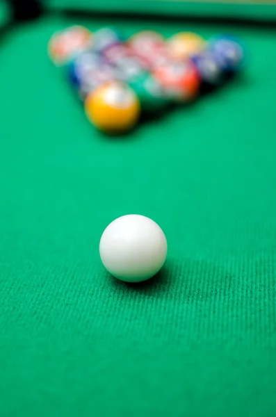 Balles de billard sur table en feutre vert — Photo