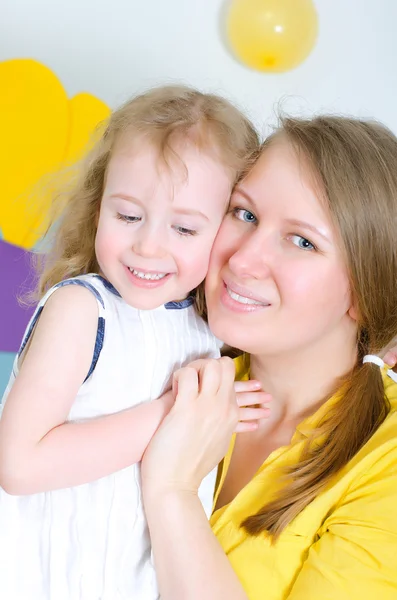 Portrait of mother and her little daughter — Stock Photo, Image