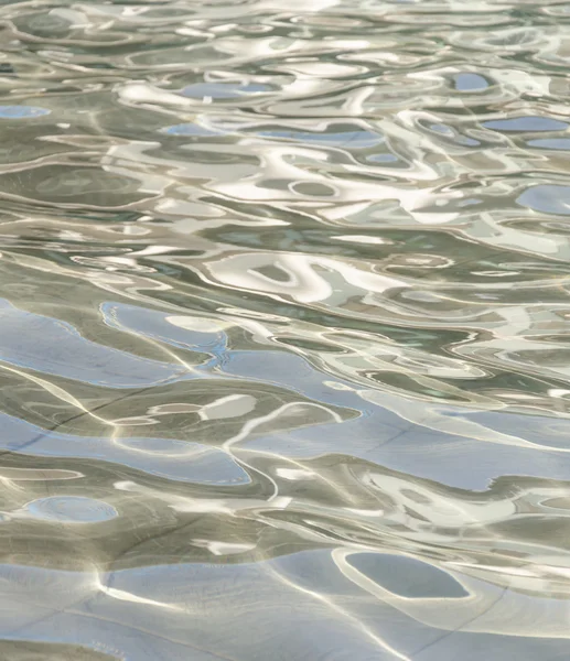 Textura de água com reflexos solares — Fotografia de Stock