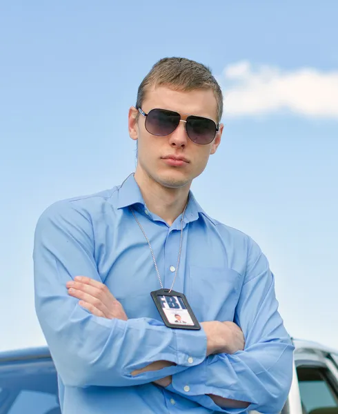 Young handsome male FBI agent near the car — Stock Photo, Image
