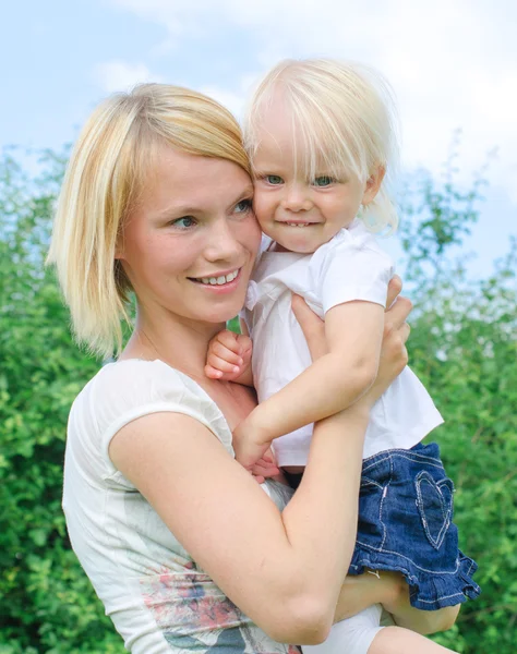 Woman and little girl in the park — Stock Photo, Image