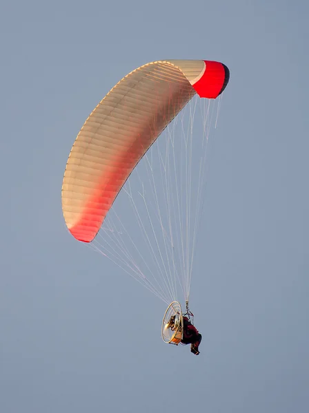 Lonely paraglider in the sky — Stock Photo, Image