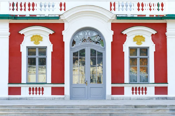 Antiguo palacio real ruso en Tallin . — Foto de Stock