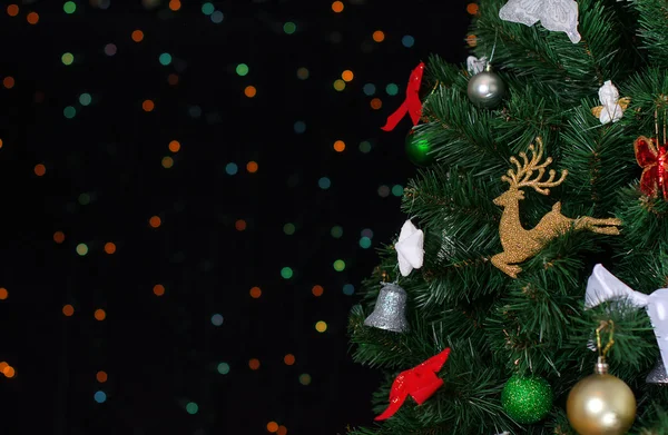 Árvore de Natal com bokeh. Lugar para o seu texto . — Fotografia de Stock