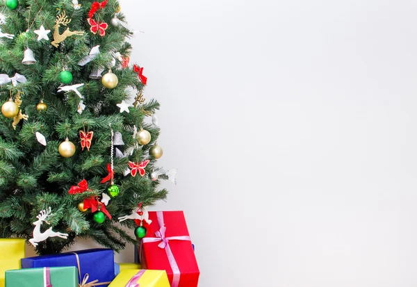 Christmas tree with gifts. Place for your text. — Stock Photo, Image