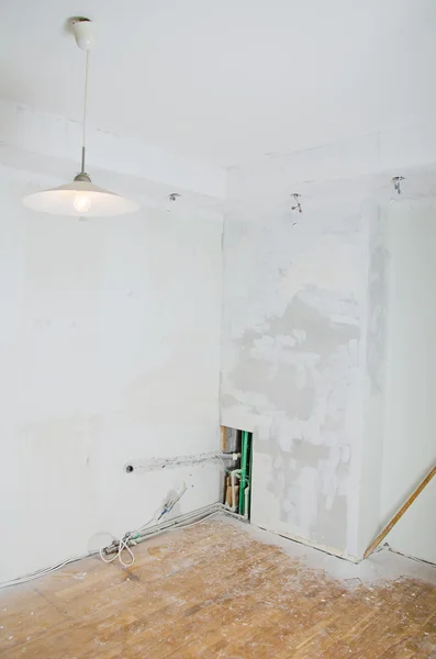 Room renovation. Gypsum plasterboard with undone socket bulbs. — Stock Photo, Image