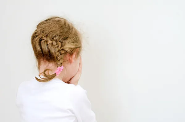 Little girl crying in the corner. — Stock Photo, Image