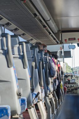 Yolcularla birlikte otobüsün içinden görüntüle.
