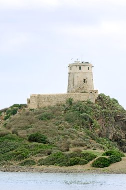 yarımada üzerinde tepe üzerinde kale.