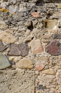 çok eski bir tuğla duvar inşa.