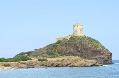 yarımada üzerinde tepe üzerinde kale.