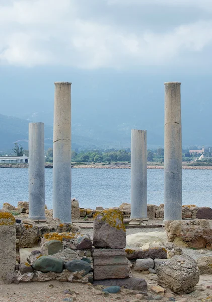 Oude kolommen. archeologische opgravingen van de oude stad. — Stockfoto