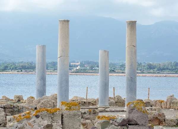 Columnas antiguas. Excavaciones arqueológicas de la antigua ciudad . —  Fotos de Stock