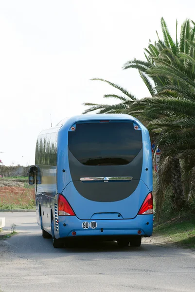 şehirlerarası otobüs mavi. Arkadan göster.