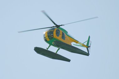 küçük devriye helikopter gökyüzü.