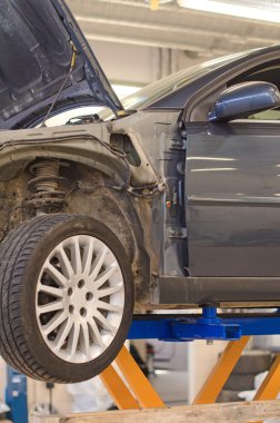 Araba tamir için hazırlanan garaj Asansör.