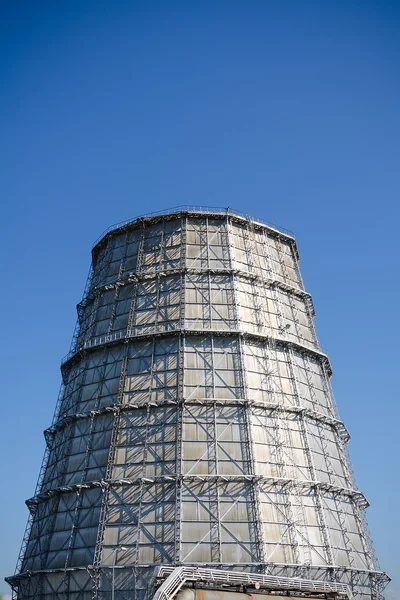 Parte de la central térmica. Torre de refrigeración por agua . —  Fotos de Stock