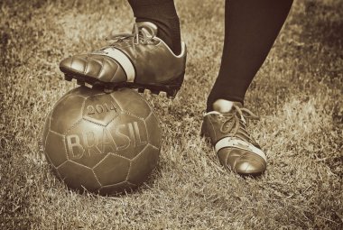 Brezilya 2014. oynamaya hazır bir futbolcu. Retro etkisi.
