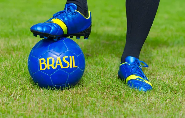 Braziliaanse voetbal Confederatie. Football-speler is klaar om te spelen. — Stockfoto