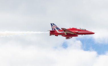 Tallinn, Estonya - 23 Haziran, Kırmızı oklar Kraliyet Hava Kuvvetleri akrobasi görüntü yukarıda tallinn 23.06.2014 Defne defne