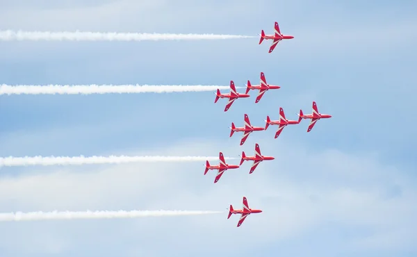 TALLINN BAY, ESTONIA - 23 DE JUNIO, Flechas Rojas Royal Air Force Aerobatic Display above Tallinn Bay at 23.06.2014 — Foto de Stock