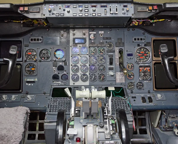 Vista de la palanca de empuje de los aviones en la cabina del piloto . — Foto de Stock